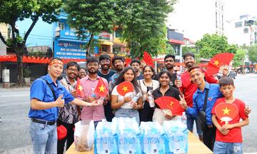 Báo Công Thương trao quà ý nghĩa, lan tỏa niềm tự hào dân tộc