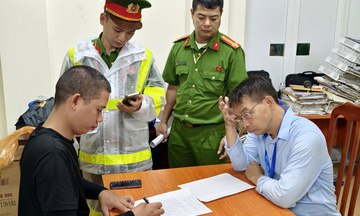 Hà Nội: Thu 50.000 đồng/lượt, bãi xe 'chui' ở Ba Đình bị phạt nặng