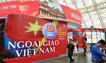 Ngoại giao thời đại Hồ Chí Minh: 80 năm tận tụy phụng sự quốc gia, dân tộc