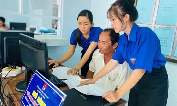 Từ lớp 'bình dân học vụ' đến 'bình dân học vụ số'