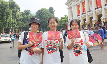 Thức trắng đêm chờ nhận vé concert đặc biệt ‘80 năm Hành trình Độc lập - Tự do - Hạnh phúc’