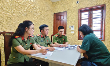 Tạm giữ hình sự đối tượng lừa đảo bán vé xem diễu binh lễ kỷ niệm A80