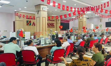 Đảm bảo tặng quà cho người dân dịp Quốc khánh, Agribank làm việc xuyên lễ