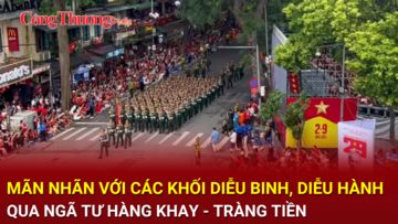 Người dân vẫy cờ, hò reo khi các khối diễu binh đi qua nhiều tuyến phố Hà Nội