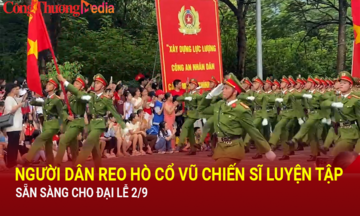 Người dân reo hò cổ vũ chiến sĩ luyện tập sẵn sàng cho Đại lễ 2/9