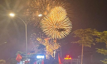 Hải Phòng: Pháo hoa rực sáng đất Cảng anh hùng
