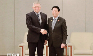 Chủ tịch nước Lương Cường hội kiến Thủ tướng Slovakia Robert Fico