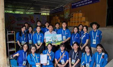 Ngàn cây số không ngăn nổi trái tim tình nguyện của tuổi trẻ Việt