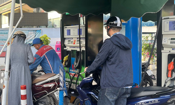 Giá xăng dầu hôm nay 04/09/2025: Lao dốc 2%
