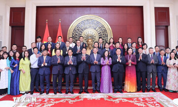 Chủ tịch nước gặp gỡ cộng đồng người Việt Nam tại Trung Quốc