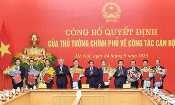 Thủ tướng trao quyết định bổ nhiệm lãnh đạo 8 bộ, cơ quan