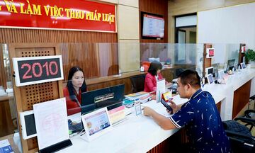 Giải quyết thủ tục hành chính đất đai: Vẫn còn 'nửa cơm, nửa điện'
