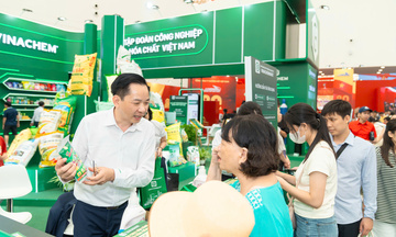 Sản phẩm Vinachem thu hút người tiêu dùng tại Triển lãm thành tựu đất nước