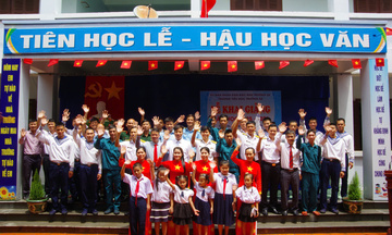 Rộn ràng khai giảng năm học mới ở đặc khu Trường Sa