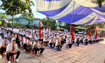 Không khí rộn ràng ngày khai giảng năm học mới trên cả nước