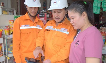EVNHCMC đảm bảo điện, công khai lượng điện tiêu thụ hàng ngày trên app