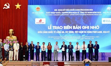 Cảng Quốc tế Long An chính thức ký kết với Portland và Gothenburg