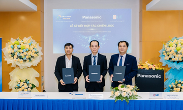 Việt Nam Solar hợp tác phân phối tấm pin mặt trời Panasonic