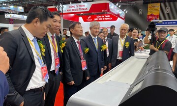 Triển lãm thiết bị công nghiệp in ấn và đóng gói bao bì thu hút khách tham quan