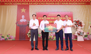 Trao 8.000 suất học bổng “Cùng em tiến bước” cho học sinh nghèo vượt khó trên toàn quốc