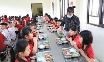 Hà Nội yêu cầu kiểm soát chất lượng, an toàn bữa ăn bán trú học đường