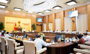 Ủy ban Thường vụ Quốc hội cho ý kiến về dự án Luật Thương mại điện tử