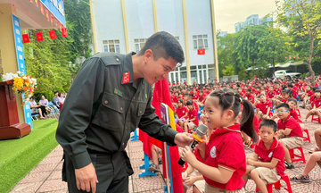 Gần 900 học sinh thủ đô học kỹ năng thoát hiểm, chống bắt cóc