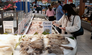 Thủy sản Việt vươn ra thế giới, chật vật trên sân nhà