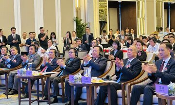 Ký kết 13 thỏa thuận giao thương Việt - Trung