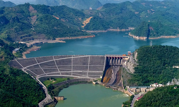 Thủ tướng yêu cầu bảo đảm an toàn hồ đập thủy điện, ứng phó bão số 10
