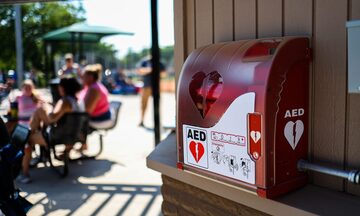 Máy AED: Chìa khóa cứu sống nạn nhân ngừng tim đột ngột