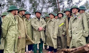 Đoàn công tác Bộ Quốc phòng kiểm tra phòng chống bão tại Hà Tĩnh