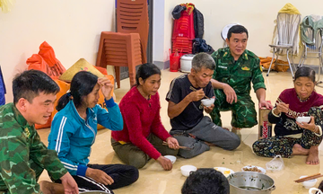 Lan tỏa hơi ấm tại nơi ẩn trú giữa tâm bão Hà Tĩnh