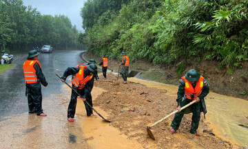 Thủ tướng yêu cầu tập trung ứng phó, khắc phục hậu quả bão số 10