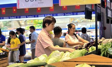 Giữa bão số 10, Saigon Co.op giảm giá thực phẩm đến 33%