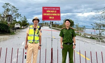 Quốc lộ 1A qua Hà Tĩnh ngập sâu, giao thông chia cắt