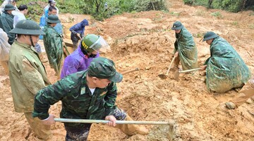 Tuyên Quang: Hình ảnh mới nhất tìm kiếm 4 người mất tích do sạt lở đất