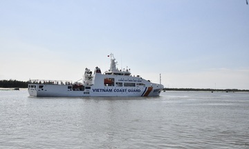 Tàu CSB 8002 lên đường thăm Lực lượng Bảo vệ bờ biển Philippines