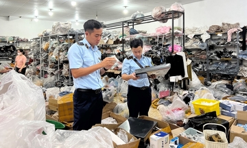 Quản lý thị trường quyết liệt đấu tranh chống gian lận thương mại