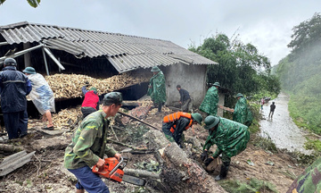 Bộ đội Biên phòng Tuyên Quang xuyên đêm giúp dân khắc phục thiên tai