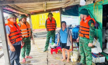 Quảng Ninh tạm ngừng cấp phép tàu trên vùng biển ảnh hưởng bão số 11