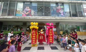 Dịch vụ múa lân ‘hốt bạc’ mùa trung thu