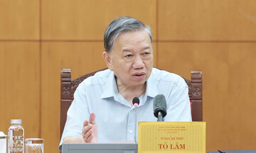 Bộ Chính trị yêu cầu bố trí đủ cán bộ chuyên môn cấp xã trước ngày 15/10