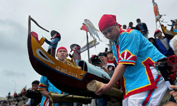 Gặp người cuối cùng giữ tục nặn hình nhân giữa đảo gió Lý Sơn