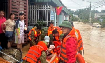 Lực lượng chức năng Cao Bằng căng mình cứu hộ giữa tâm lũ lịch sử