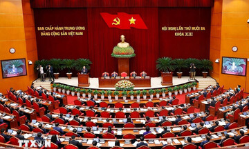 Thông cáo báo chí về ngày làm việc thứ hai Hội nghị Trung ương 13 