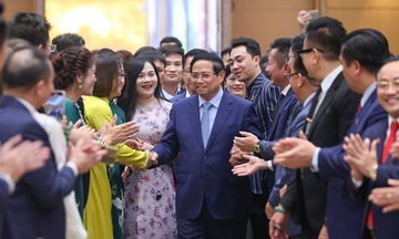 Thủ tướng gặp mặt doanh nhân tiêu biểu nhân Ngày Doanh nhân Việt Nam