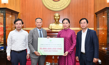 Nhà sáng lập Ecopark ủng hộ đồng bào chịu hậu quả bão lũ 15 tỷ đồng