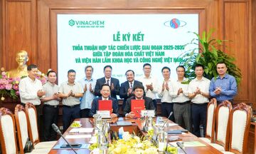 VAST và Vinachem bắt tay hợp tác triển khai Nghị quyết 57