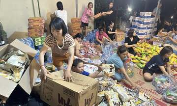 Những chuyến xe nghĩa tình từ Hà Nội tiếp sức người dân vùng lũ 